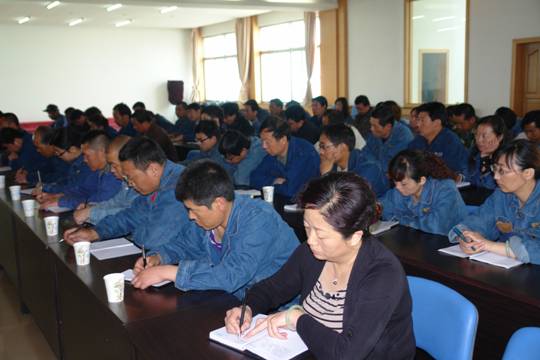 青海物產(chǎn)工業(yè)投資有限公司、青海長春炭素有限公司召開貫徹省第十二次黨代會精神學(xué)習(xí)傳