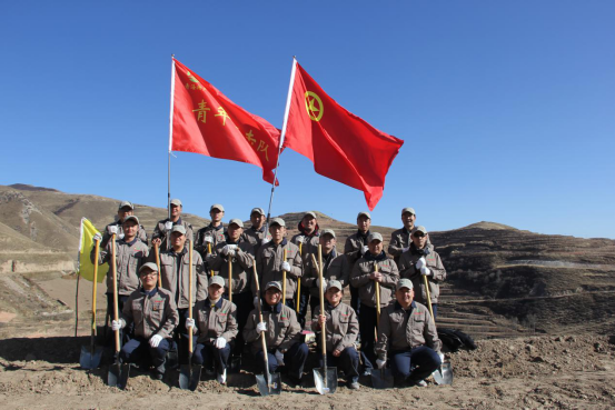 有一種奉獻(xiàn)叫&ldquo;五四精神&rdquo;，有一種擔(dān)當(dāng)叫&ldquo;青年突擊隊&rdquo;